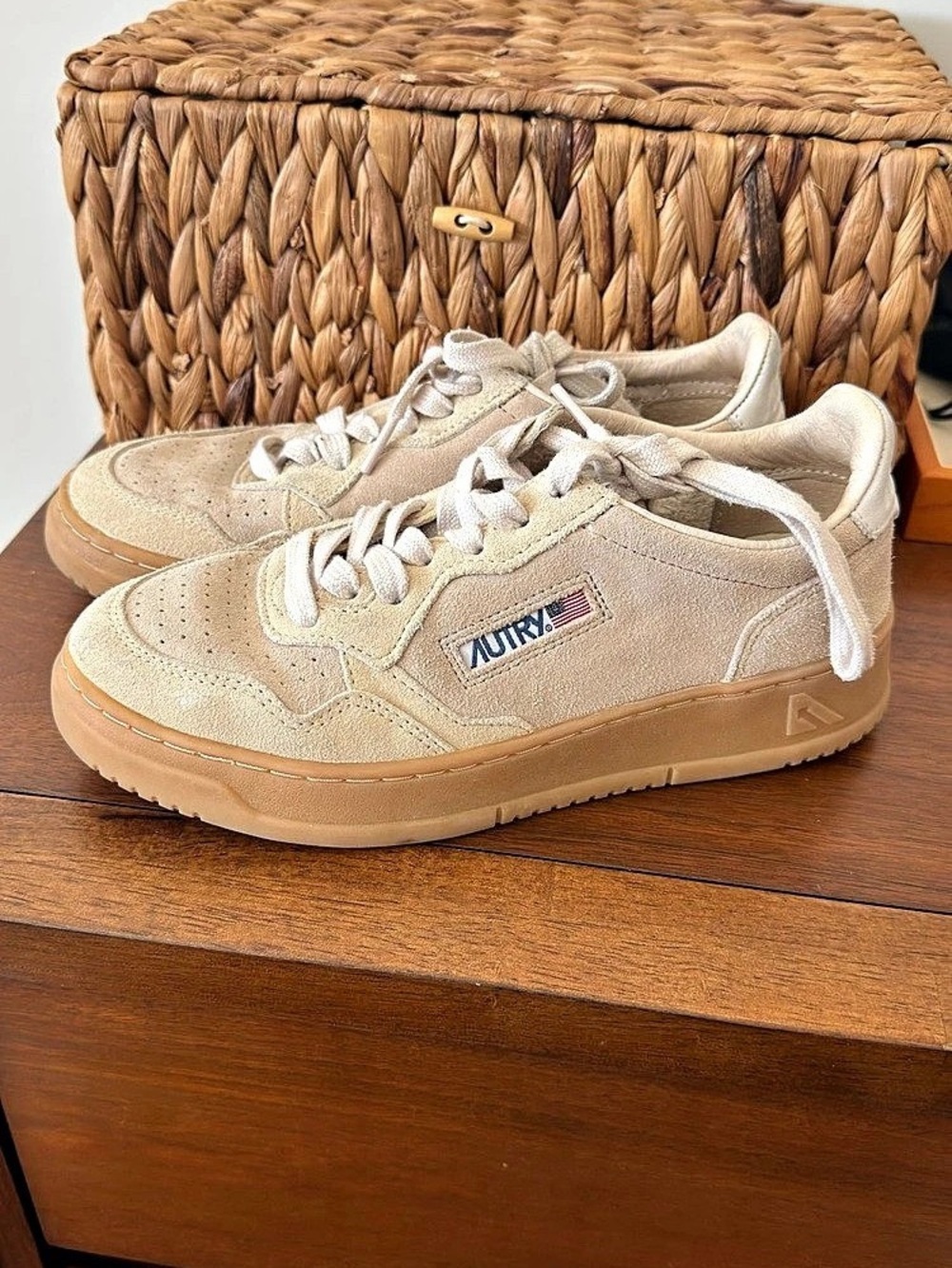Autry Medalist Low Suede Sneakers Beige & White EU 38